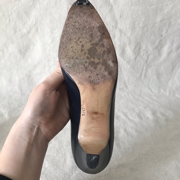 Ferragamo for Saks Fifth Avenue Navy Leather Embossed Pumps Sz Eu 42 US 10 B - Picture 11 of 16